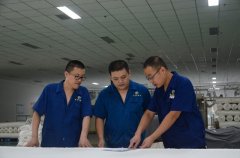 家紡成品車間裁剪工段獲評省輕紡創新班組